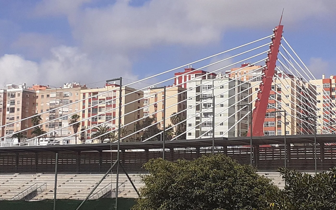 Viaducto de Escaleritas y bloques de viviendas en Ciudad Alta, Las Palmas de Gran Canaria